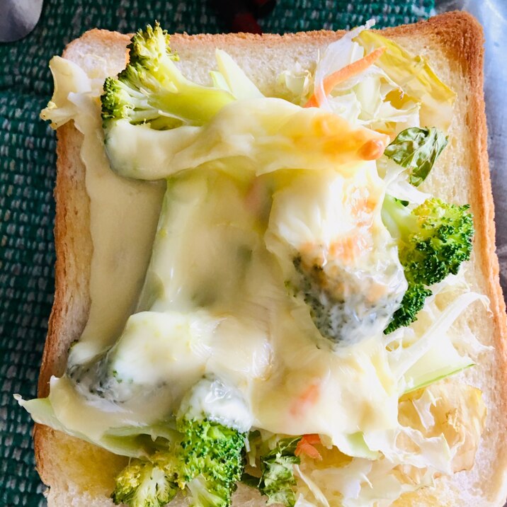 トーストピザ 簡単朝ごはんや夜食にも レシピ 作り方 By Valigia5 楽天レシピ トーストピザ 簡単朝ごはんや夜食にも レシピ 作り方 By Valigia5 楽天レシピ